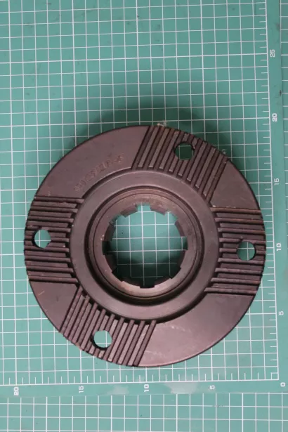 Фланец редуктора среднего моста D165, Z8, (8 шлицов 165*70*4) HOWO для грузовиков *