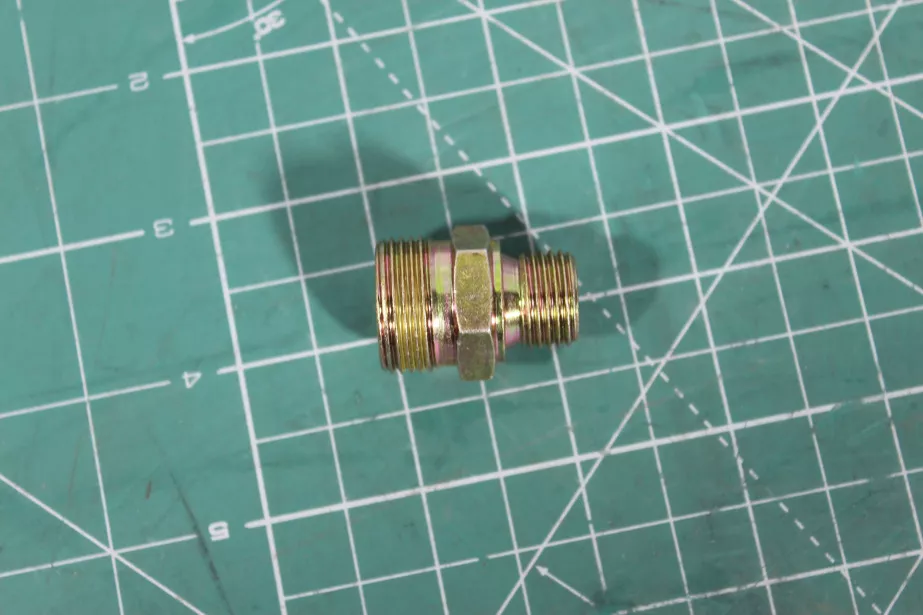 Штуцер соед.трубки подачи масла в турбину SITRAK, MC11. для грузовиков *