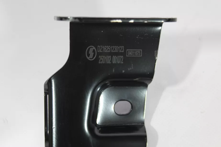 Кронштейн крыла (L, верхний) SHAANXI, X6000 для грузовиков *