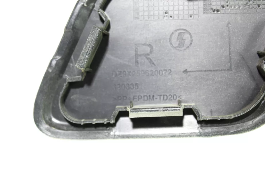 Заглушка бампера (R, Без окраса, буксировочного крюка) SHAANXI, X6000 для грузовиков *