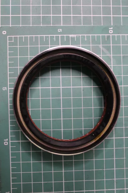 Сальник редуктора среднего моста (75*95*20) SHAANXI для грузовиков *