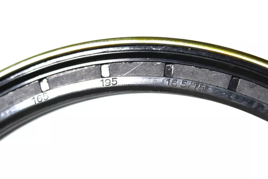 Сальник ступицы D195, (Front, 165*195*16.5/18, 70Т) HOWO для грузовиков *