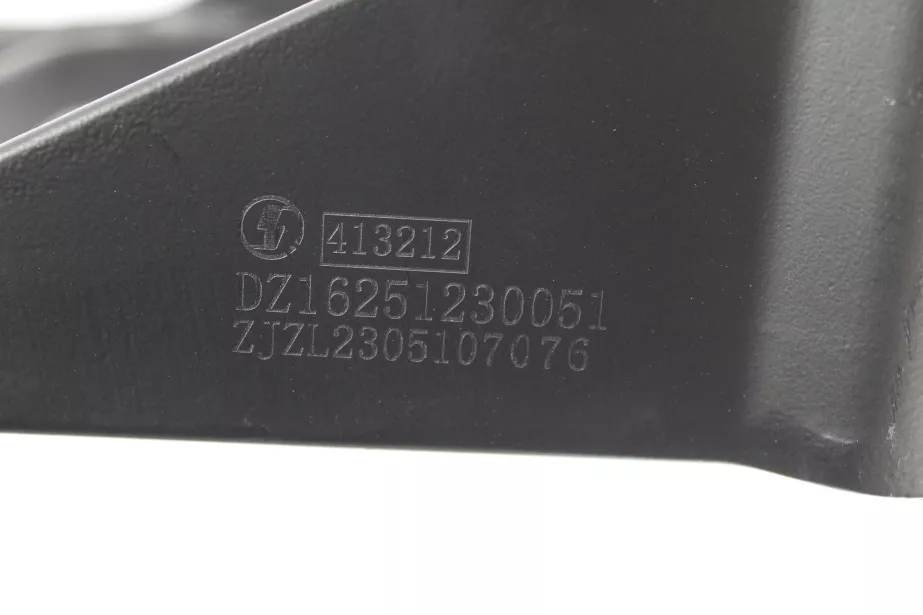 Кронштейн крепления заднего крыла SHAANXI, X6000 для грузовиков *