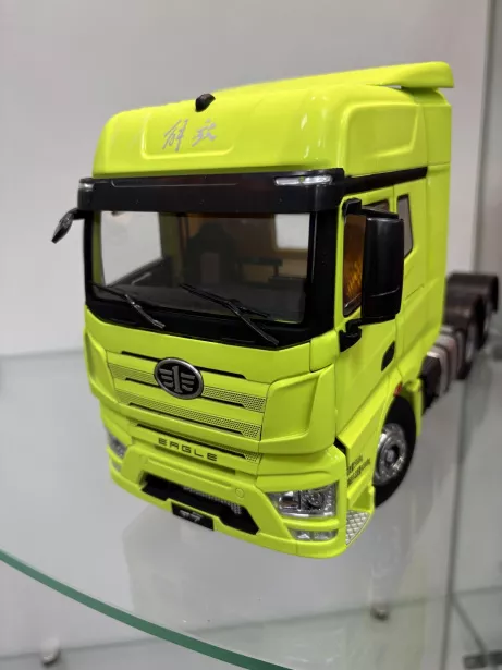 Моделька (Тягач, 6х4 1:24) FAW, J7 для грузовиков *