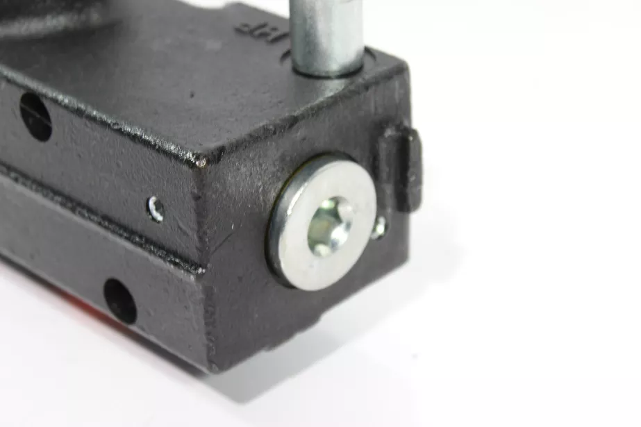 Клапан подъема кузова (на гидробаке) SHAANXI для грузовиков *