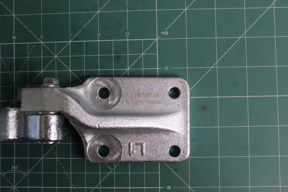 Петля двери (L, верхняя) SHAANXI, X3000, X5000 для грузовиков *