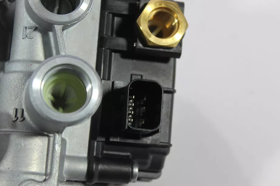 Клапан регулирующий прицепа SHAANXI, X6000 для грузовиков *