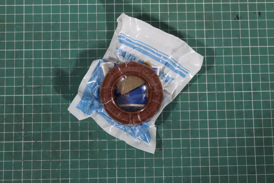 Сальник привода КОМ D65, H12, (в проставку 40*65*12) SHAANXI для грузовиков *