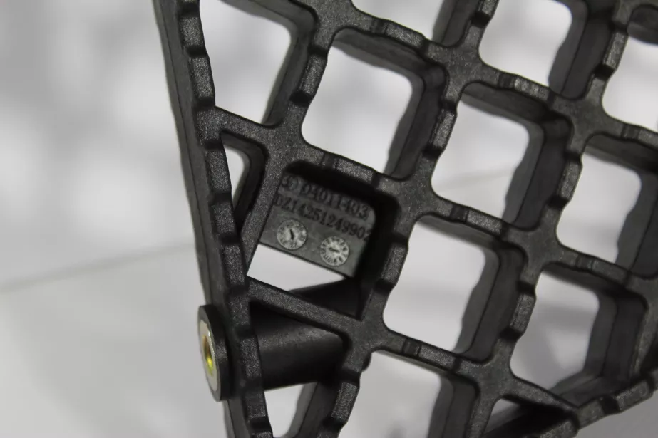 Подножка (R, Пластик, верхняя) SHAANXI, X5000 для грузовиков *