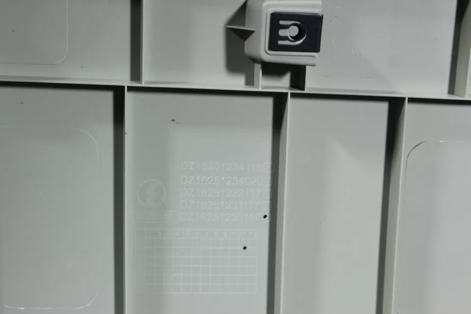 Брызговик (R, Черный, в сборе) SHAANXI, X6000 для грузовиков *