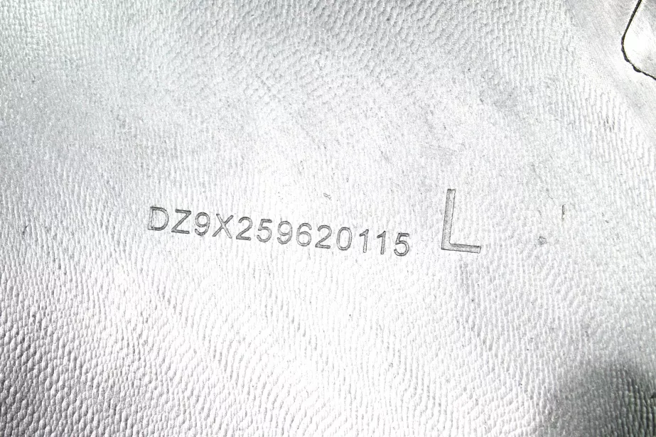 Накладка декоративная фары (L, Без окраса, Пластик, из 2-х частей) SHAANXI, X6000, (DZ9X259620117) для грузовиков *