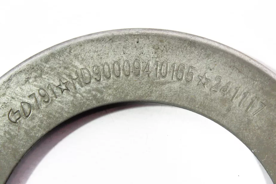 Шайба маслоотражательная передней ступицы (внутренняя) SHAANXI для грузовиков *