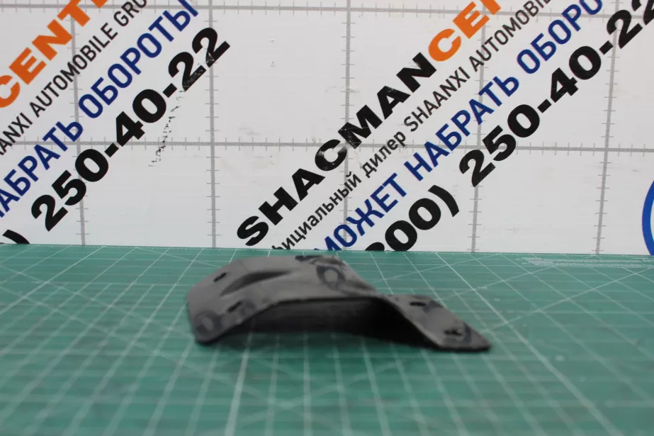 Кронштейн крепления козырька кабины (R) SHAANXI, X3000 для грузовиков *