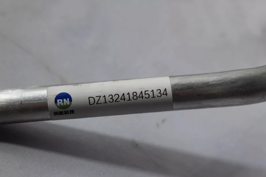 Трубка соединительная компрессор - конденсатор SHAANXI, X3000, ISM11 для грузовиков *