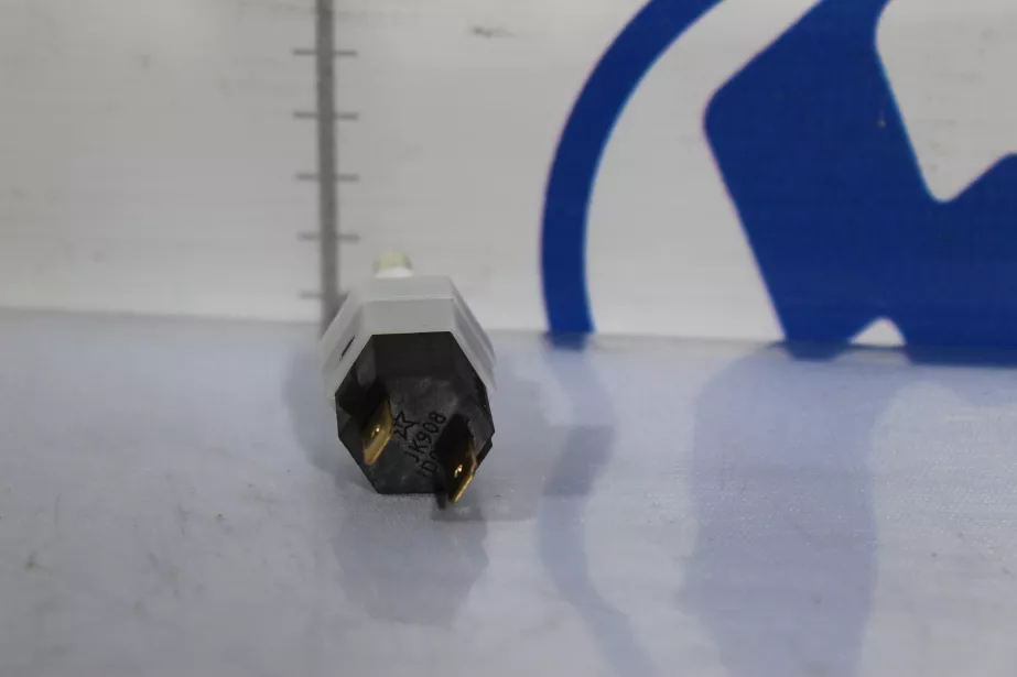 Датчик закрывания двери HOWO для грузовиков *