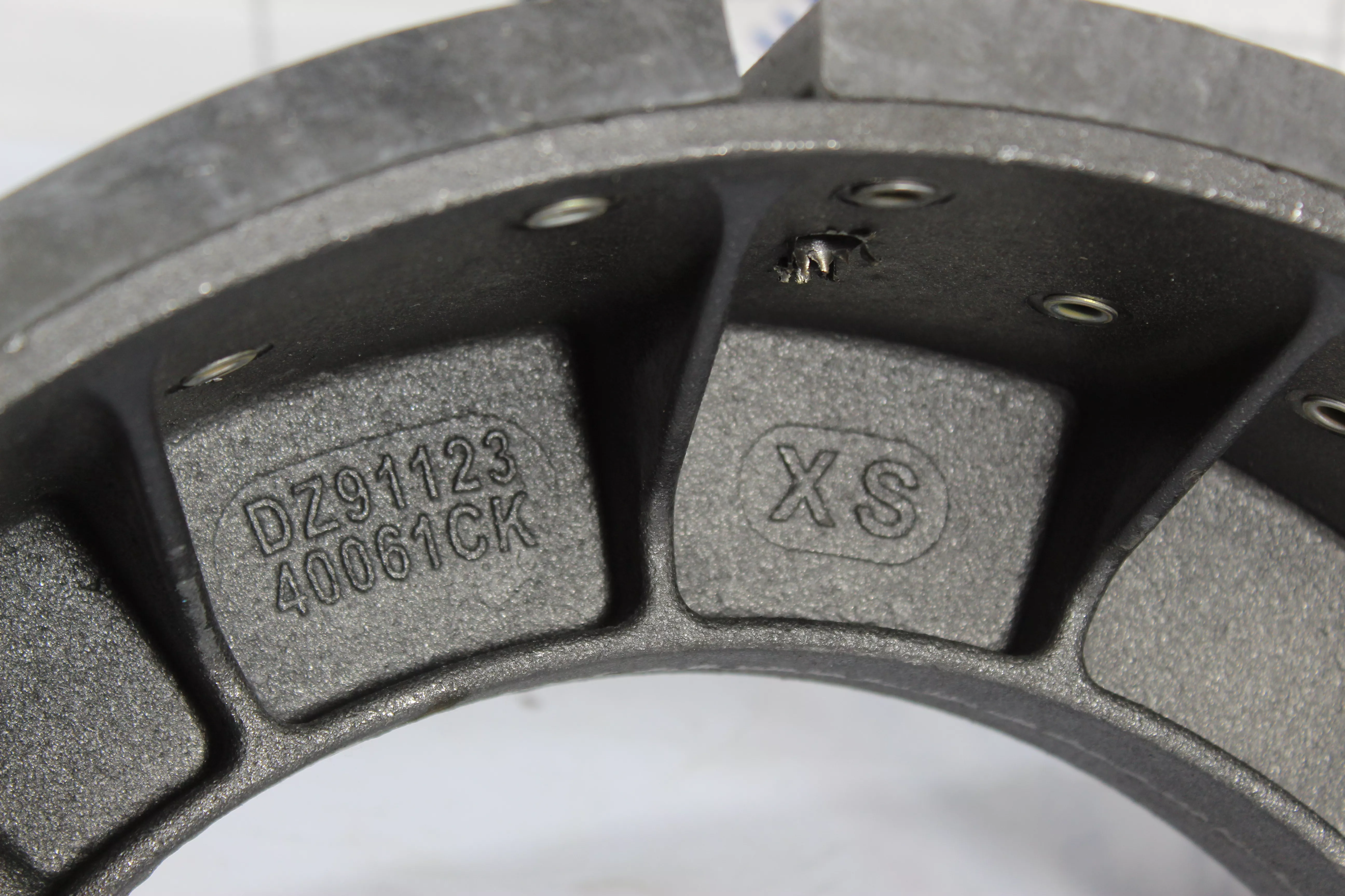 Колодка тормозная (Rear, 18 отверстий) SHAANXI, F3000, (DZ9112340061) для грузовиков *