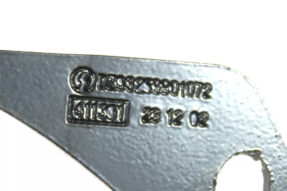 Кронштейн межмостового обтекателя (R, Верхний) SHAANXI, X6000 для грузовиков *