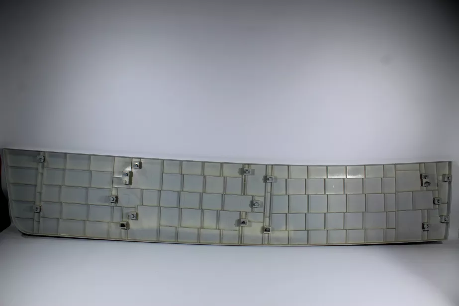 Дефлектор кабины (R, нижний) SHAANXI, X6000 для грузовиков *