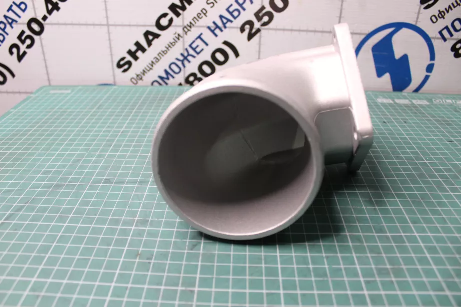 Труба впускного коллектора (угловая, переход на патрубок с нагревательного элемента) SHAANXI, WP13 для грузовиков *