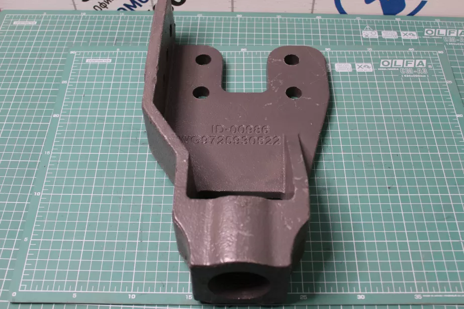 Кронштейн буксировочного крюка (нового образца) HOWO для грузовиков *