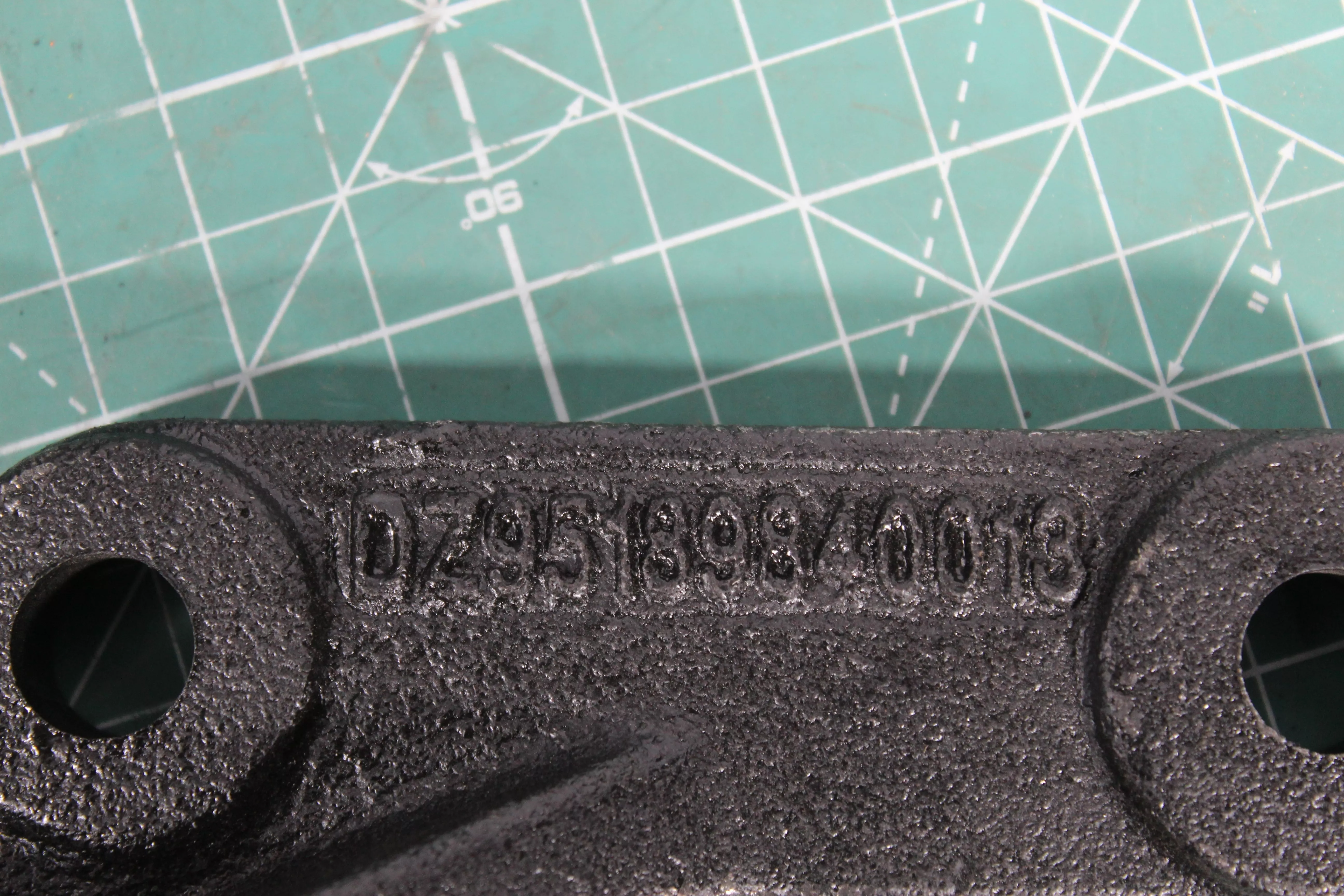 Кронштейн буксировочного крюка (L) SHAANXI, F3000 для грузовиков *