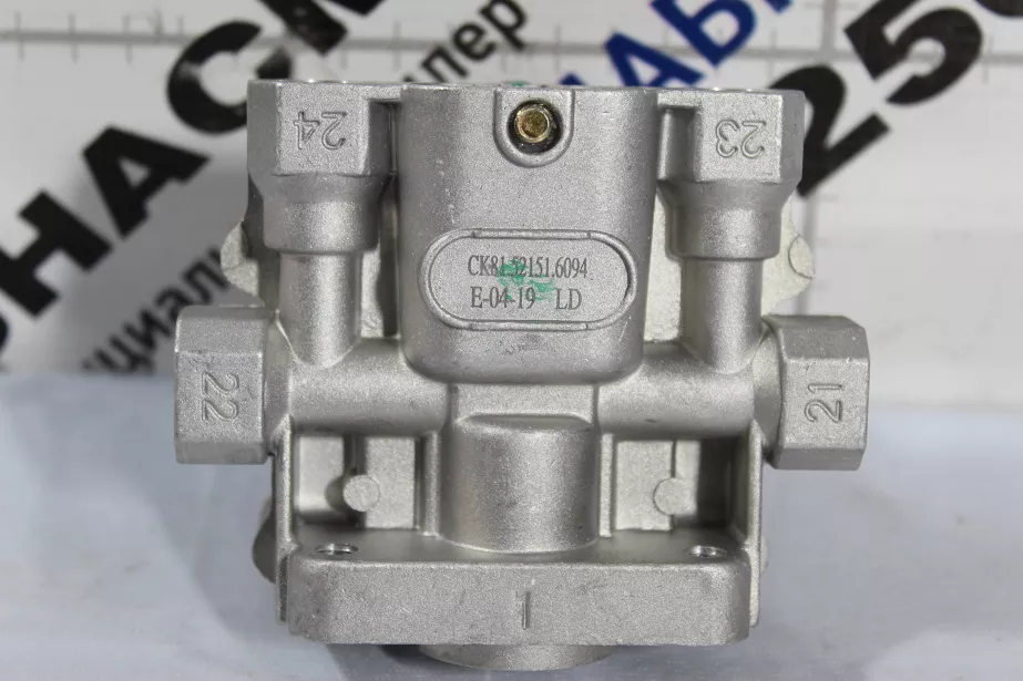 Клапан защитный тормозной системы (4-х контурный) SHAANXI для грузовиков *