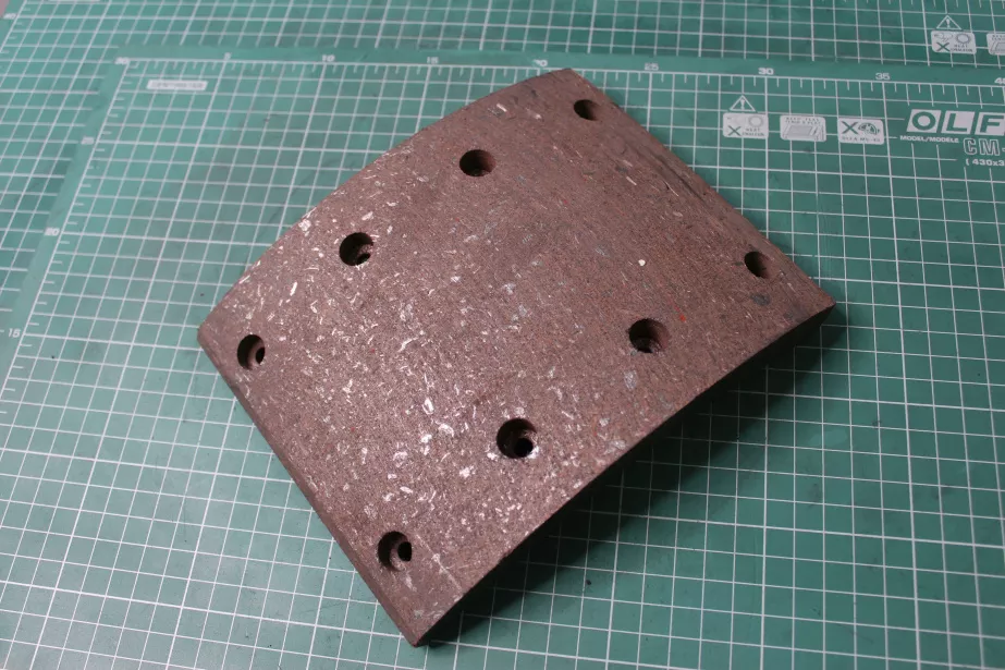 Накладка тормозная (Front, 8 отверстий) FAW, J6 для грузовиков *