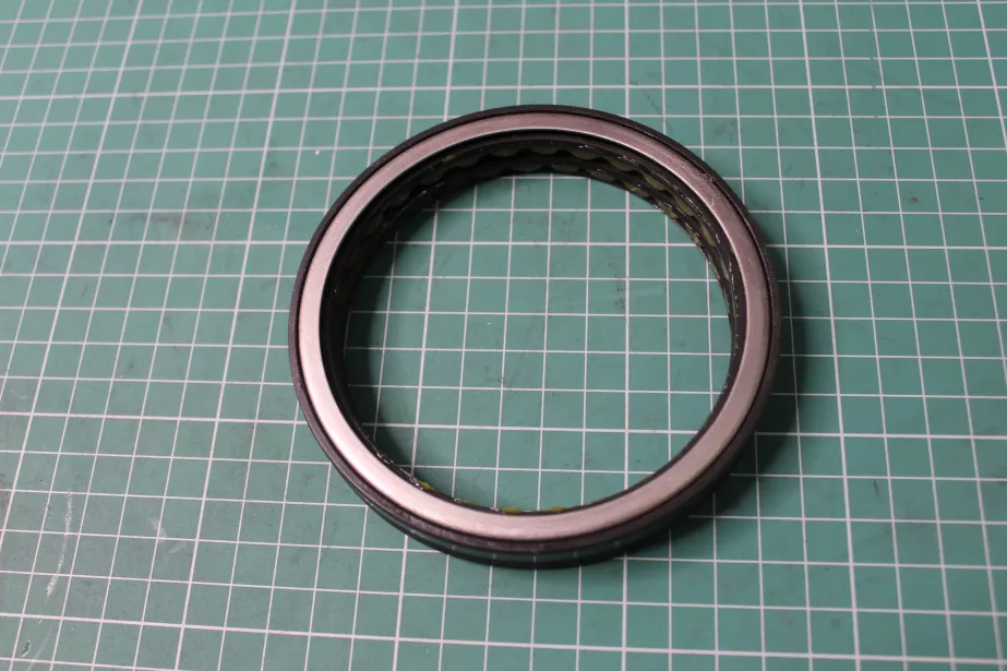 Сальник выходного вала КПП D114,4, H18, (95,25*114,4*18/1) CREATEK, (CK8349, CKC01032, 19109) для грузовиков *