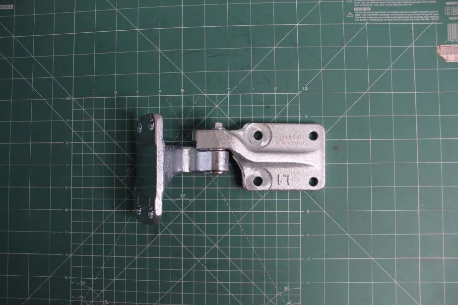 Петля двери (L, верхняя) SHAANXI, X3000, X5000 для грузовиков *