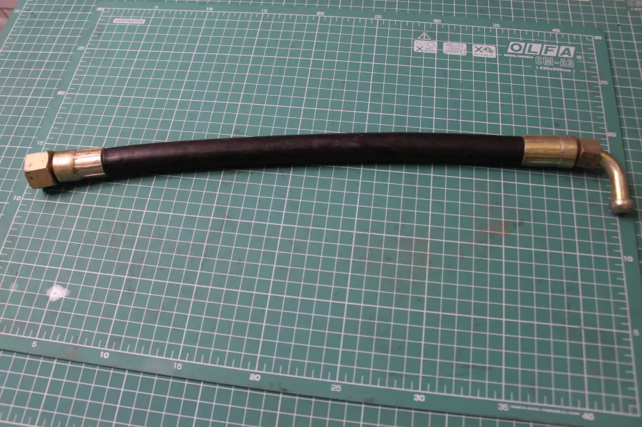 Шланг ГУРа Г-образный L450 HOWO. для грузовиков *