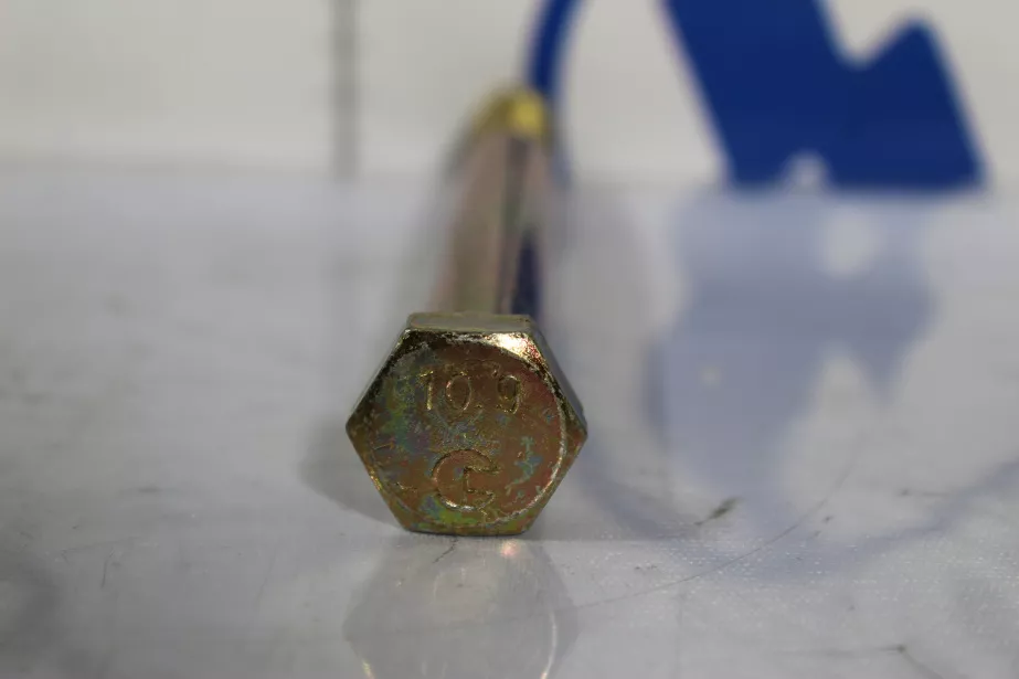 Болт крепления подушки к КПП D16, L200, SHAANXI для грузовиков *