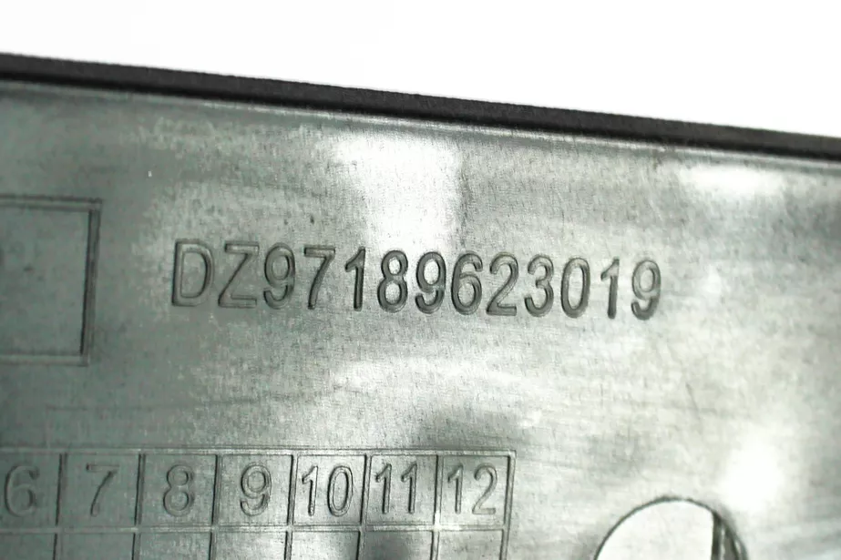 Накладка бампера (Пластик, противоскользящая) SHAANXI, X5000 для грузовиков *