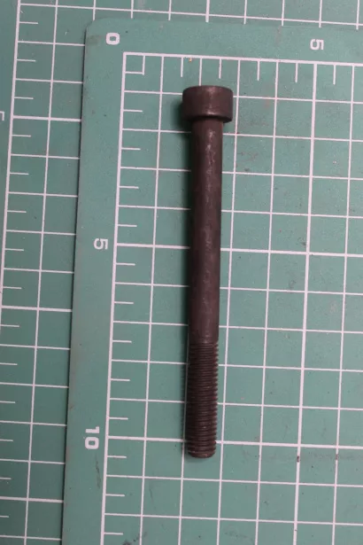 Болт кронштейна масляных фильтров (под шестигранник) SHAANXI. для грузовиков *