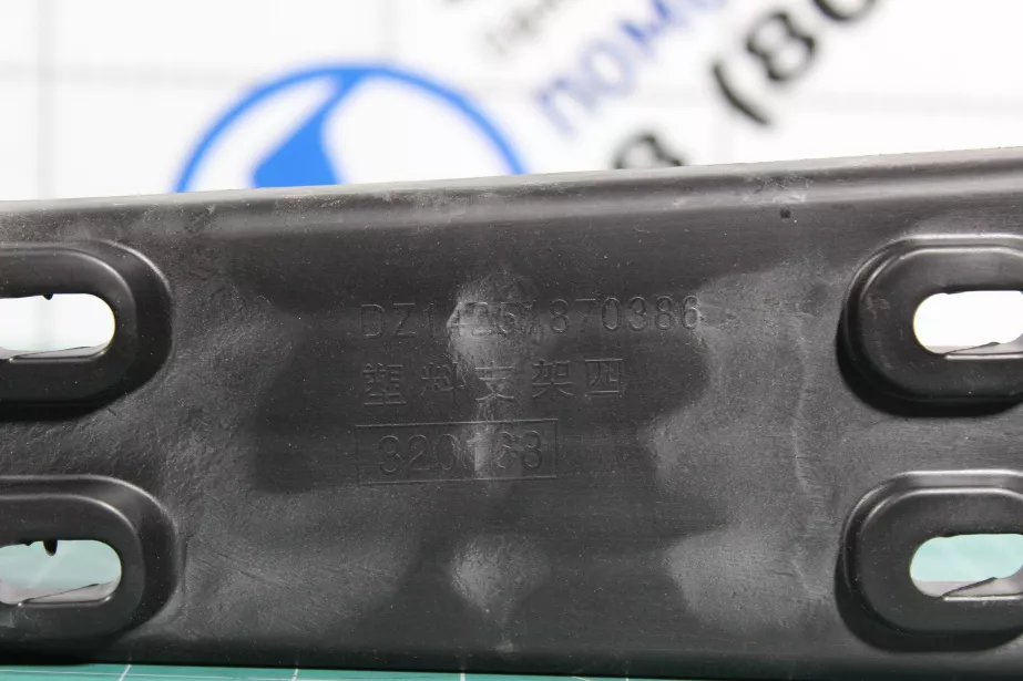 Кронштейн обтекателя кабины (L, нижний) SHAANXI, X5000 для грузовиков *