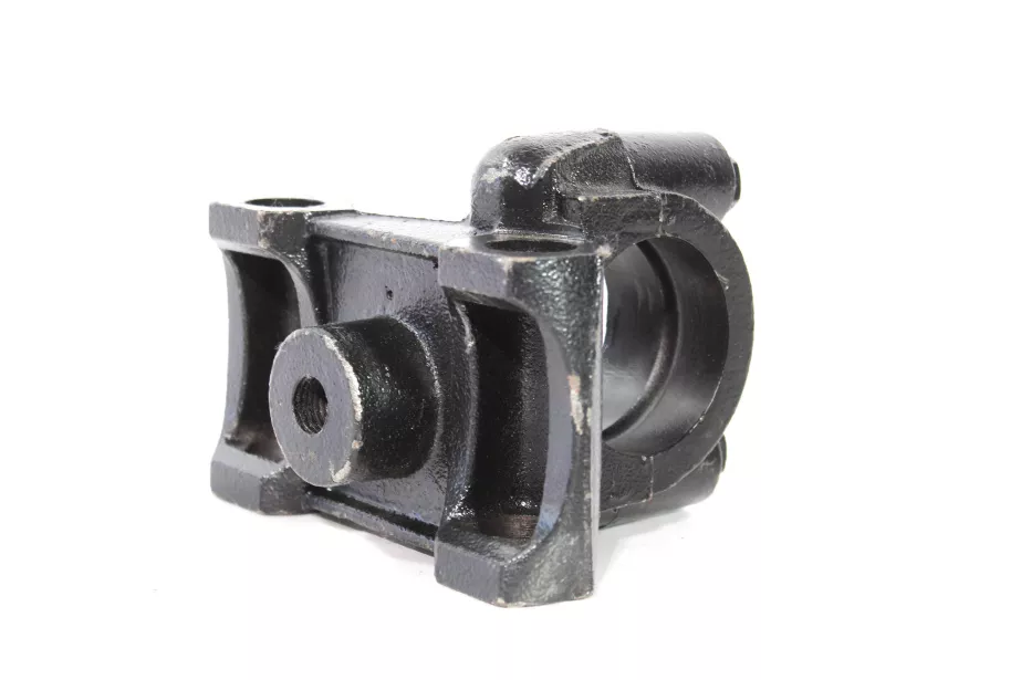 Кронштейн крепления переднего стабилизатора к передней балке (R) SHAANXI, F3000 для грузовиков *