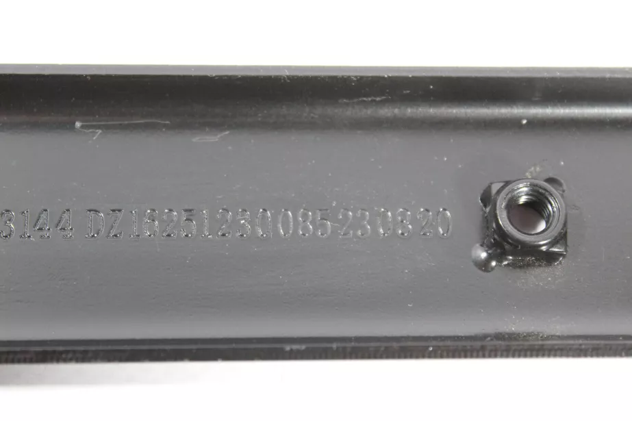 Кронштейн левого крыла (Front, верхний) SHAANXI, X6000 для грузовиков *