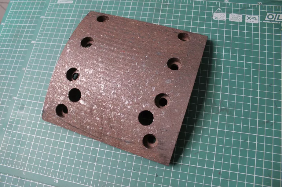 Накладка тормозная (Rear, 8 отверстий) AUTOMAX, F2000, (AM1267) для грузовиков *