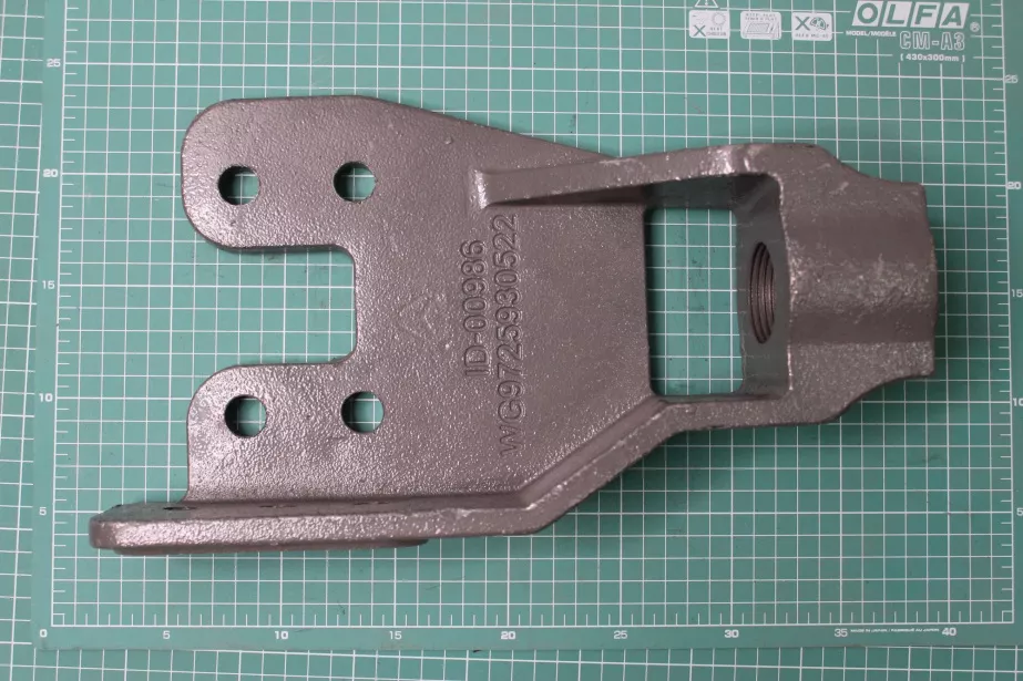 Кронштейн буксировочного крюка (нового образца) HOWO для грузовиков *