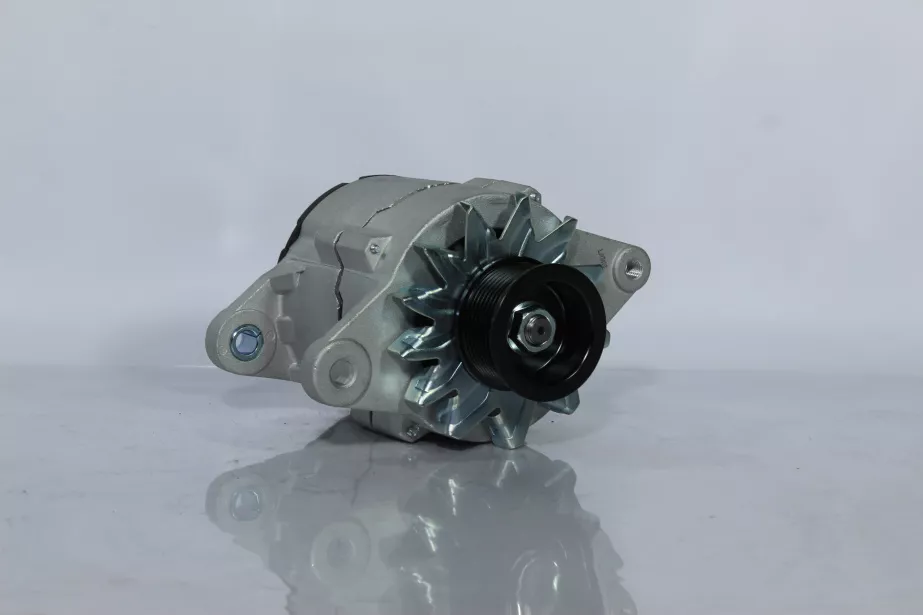 Генератор (под ручейковый ремень 5PK 28V/70А) CUMMINS, ISM11 для грузовиков *