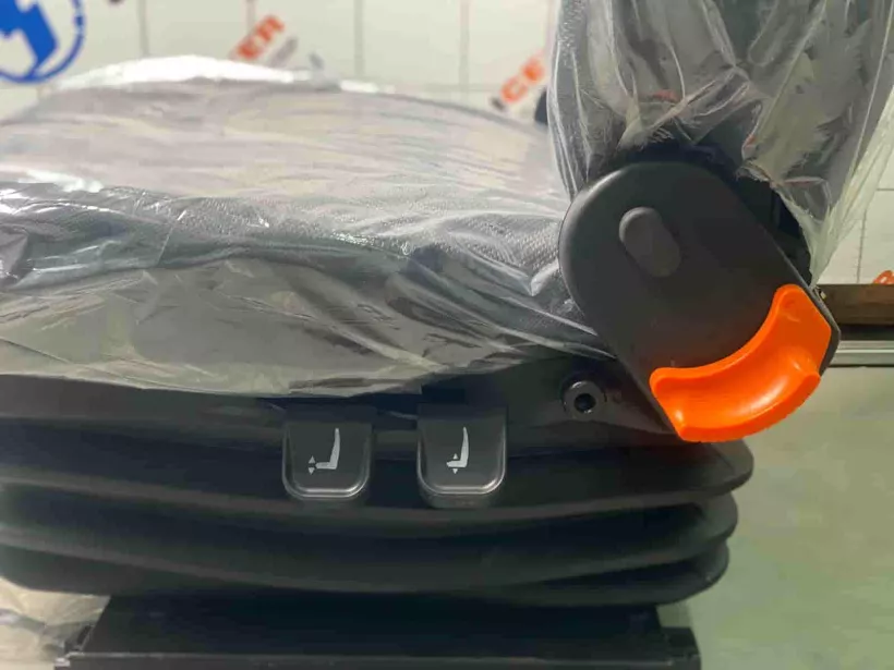 Сиденье водительское (пневматическое) SHAANXI, F2000, F3000 для грузовиков *