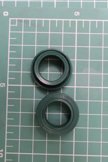 Сальник топливной трубки D30, H10, (18*30*10) CREATEK, Евро-3, (CK9232) для грузовиков *