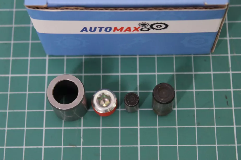 Комплект штивтов направляющих блока цилиндров AUTOMAX, ISM11, (148555,3007632,70550,142207,3008446,3026231) для грузовиков *