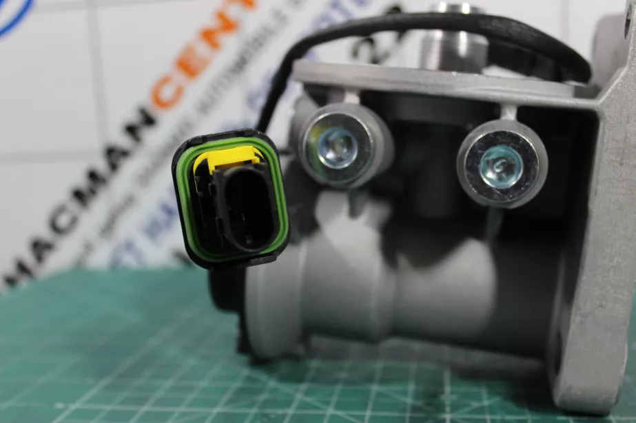 Кронштейн топливного фильтра грубой очистки PL420 (с электронасосом и подогревом) SHAANXI, Евро-5 для грузовиков *