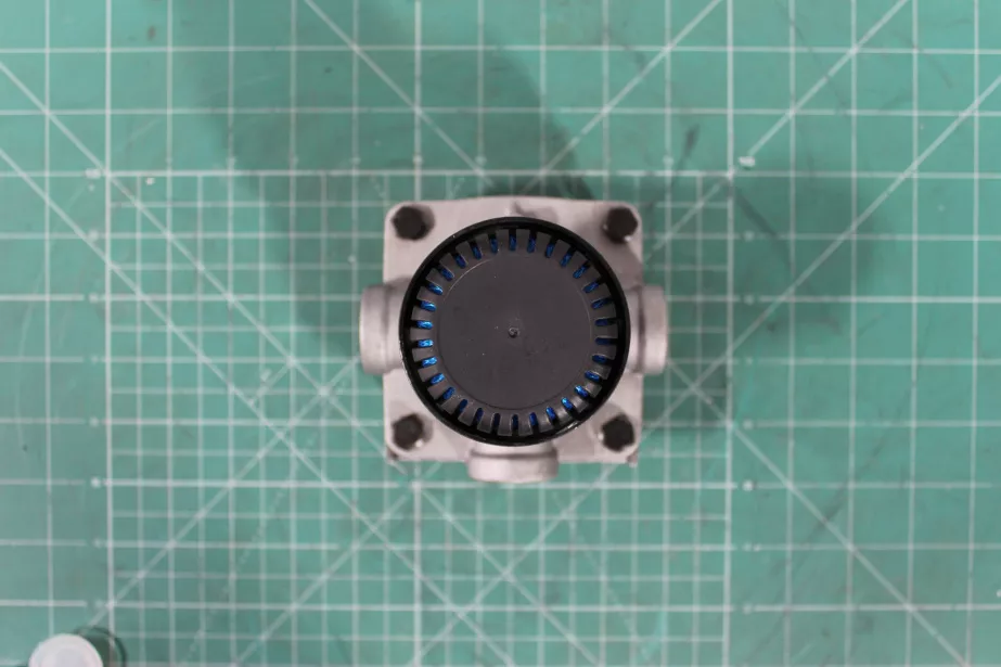 Клапан воздушный тормозной (ускорительный) SHAANXI, X3000, X6000 для грузовиков *