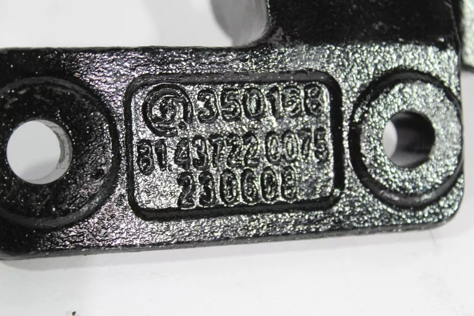 Кронштейн переднего стабилизатора к переднему мосту (L) SHAANXI, X3000, 6X6 для грузовиков *