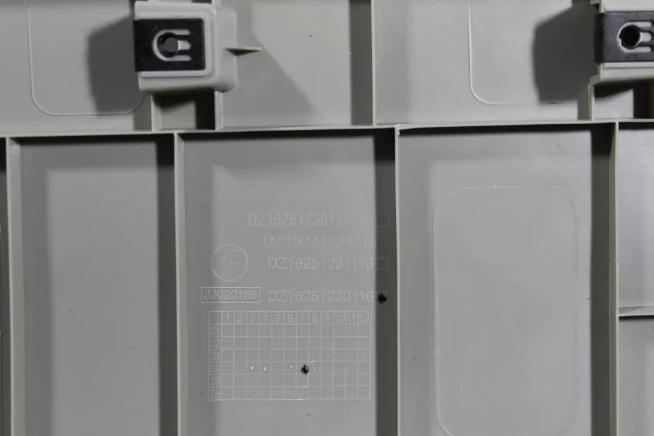 Брызговик (L, Черный, в сборе) SHAANXI, X6000 для грузовиков *