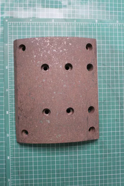 Накладка тормозная (Rear, 8 отверстий) QINYAN, F3000 для грузовиков *