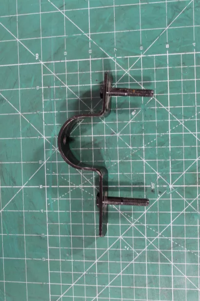 Кронштейн брызговика (Front, внешний, скоба) SHAANXI, X3000, (81.61243.5268) для грузовиков *