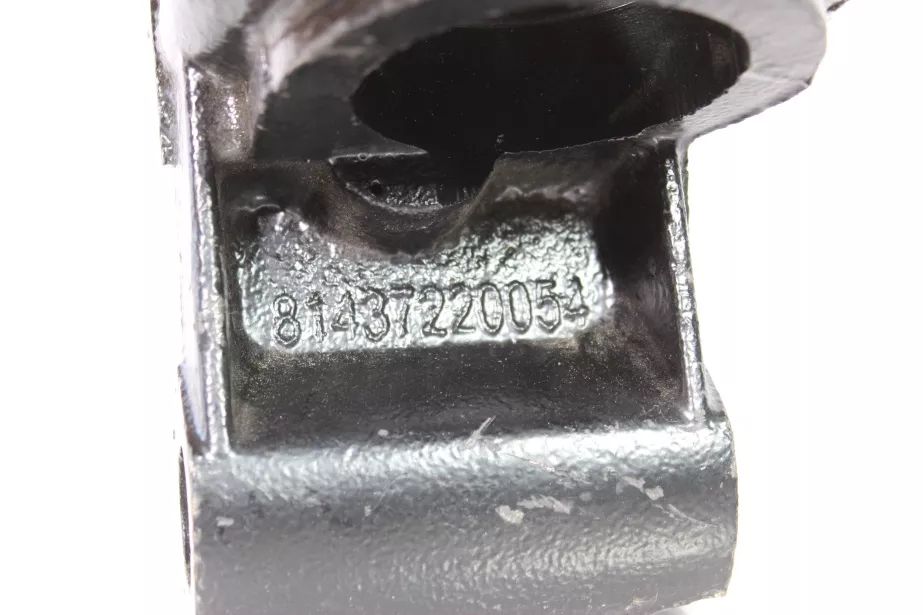 Кронштейн крепления переднего стабилизатора к передней балке (R) SHAANXI, F3000 для грузовиков *