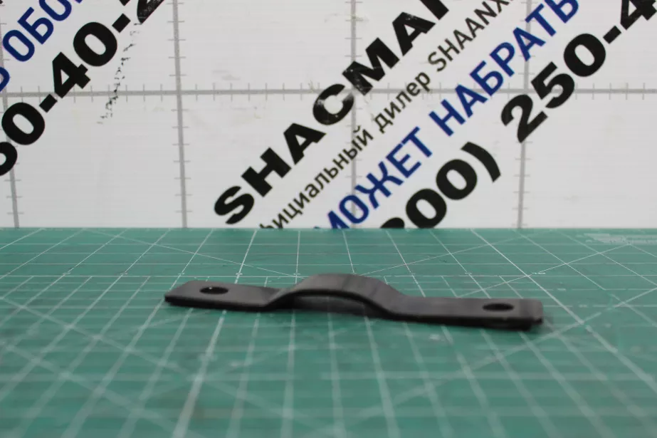 Кронштейн брызговика (Front, внутренний , скоба) SHAANXI, X3000 для грузовиков *